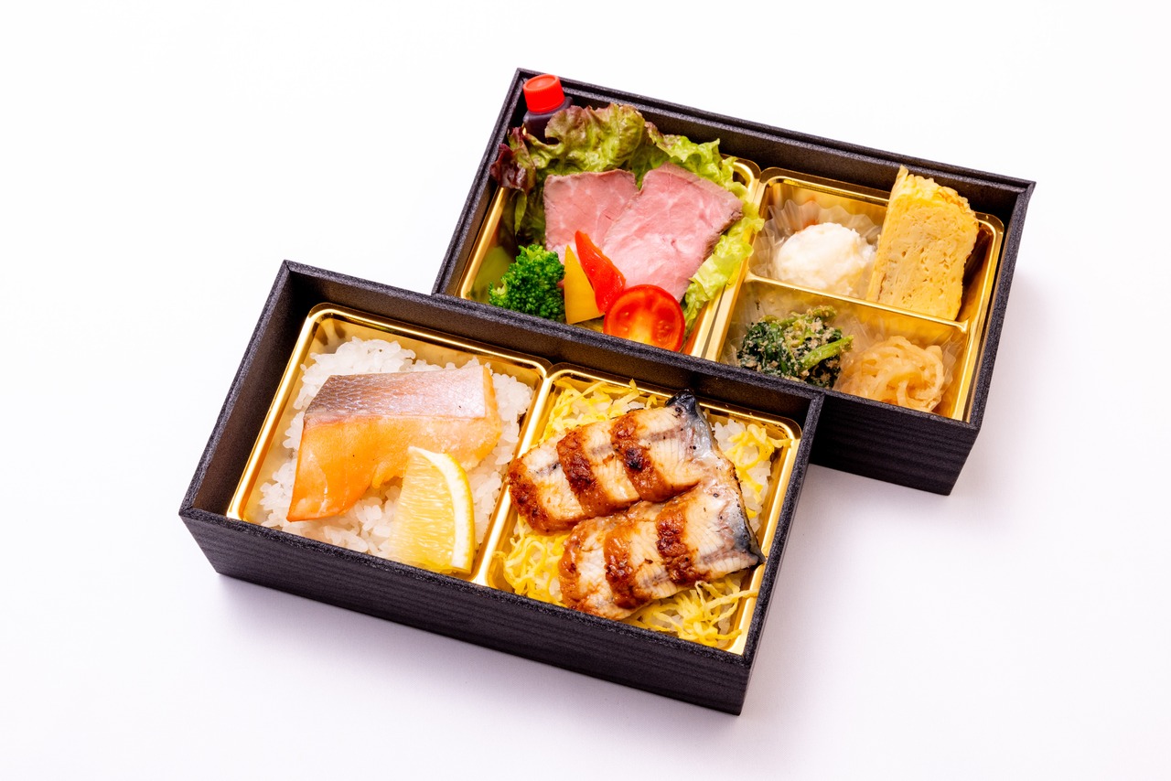 銀鮭塩焼きとうなぎちらし2段弁当の写真